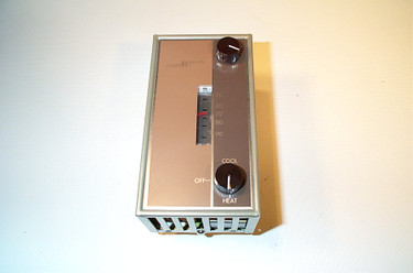 Johnson Controls T22SEB-1 40/90F Line V.Ht/Cl Stat