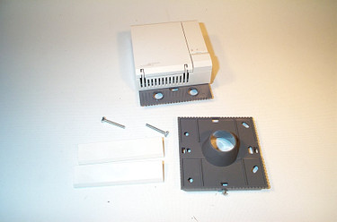 Johnson Controls TE-67NP-0N00 1Kohm Wall Mt. Temperature Stat Phone Jack