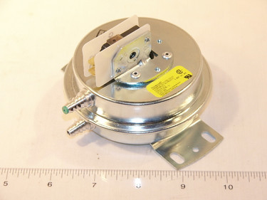International Comfort Products 1445589 1.60"wc SPDT Pressure Switch
