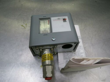 Johnson Controls P70AA-150 50/300# SPST 20/120#DIF PresSw