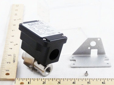 Johnson Controls DPT2302-050D Dp Transmitter Wet 0-50#; 0-10Vdc