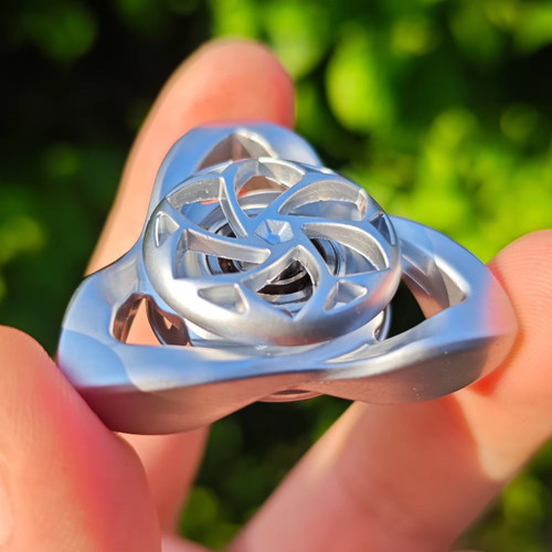 Rosette Leaf Metal Finger Spinner Satin Silver 