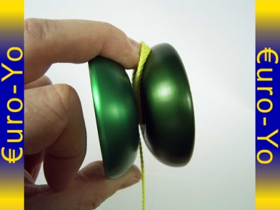 Skilltoyz Tutorial: How to put a yoyo string on your finger 