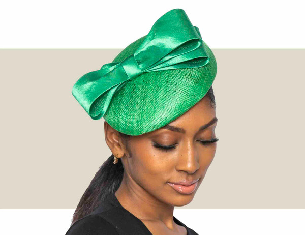 Elegant bright green emerald fascinator hat in beret style for garden parties or race day