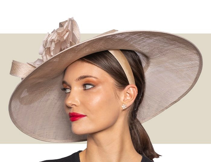 Neutral sinamay wide-brim fascinator hat