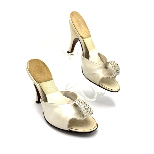 1950's Beth Levine Rhinestone Loop Detail Leather Open Toe Spring-O-Lator Kitten Heels 1950's Beth Levine Rhinestone Loop Detail Leather Open Toe Spring-O-Lator Kitten Heels