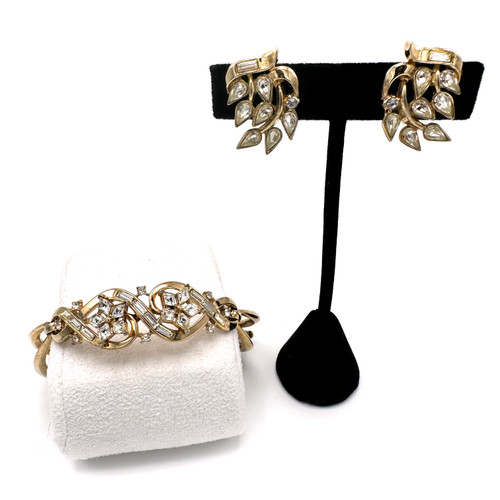 1950s Trifari Golden Rhinestone Flower Motif Bracelet And Clip-On Earring Demi-Parure SET 1950s Trifari Golden Rhinestone Flower Motif Bracelet And Clip-On Earring Demi-Parure SET