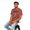 Close-up of the skateboarding gecko Bert grinding a rail with coffee graphic print on the Grind t-shirt, crimson male