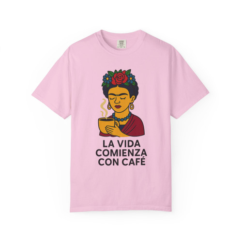 La Vida Comienza con Café Tee in Blossom – Soft pink artistic coffee shirt by Coo Coo’s Coffee.