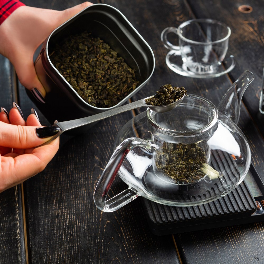 Measuring tea leaves (placeholder image)
