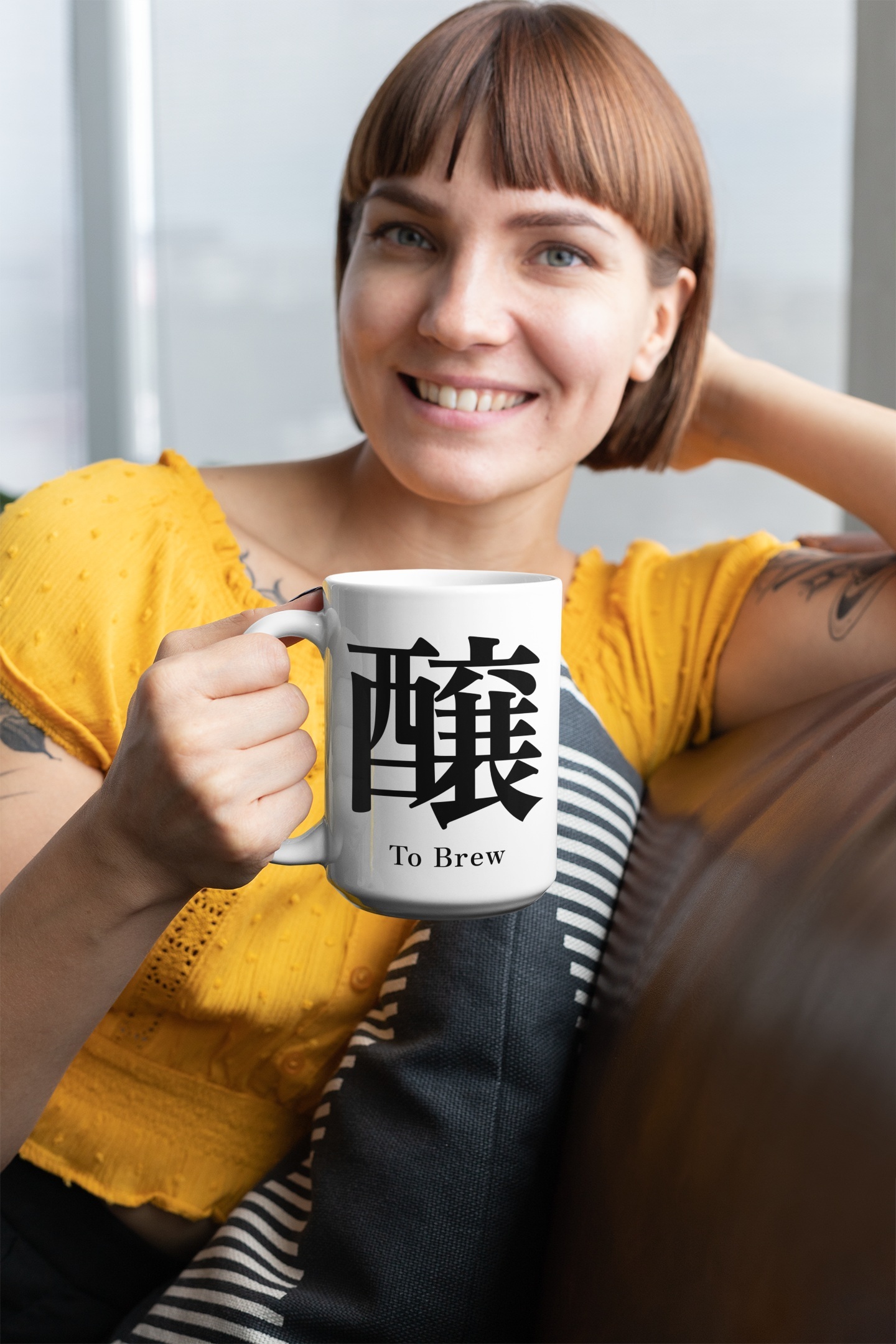 Smiling customer with a coffee mug — Coffee Mugs