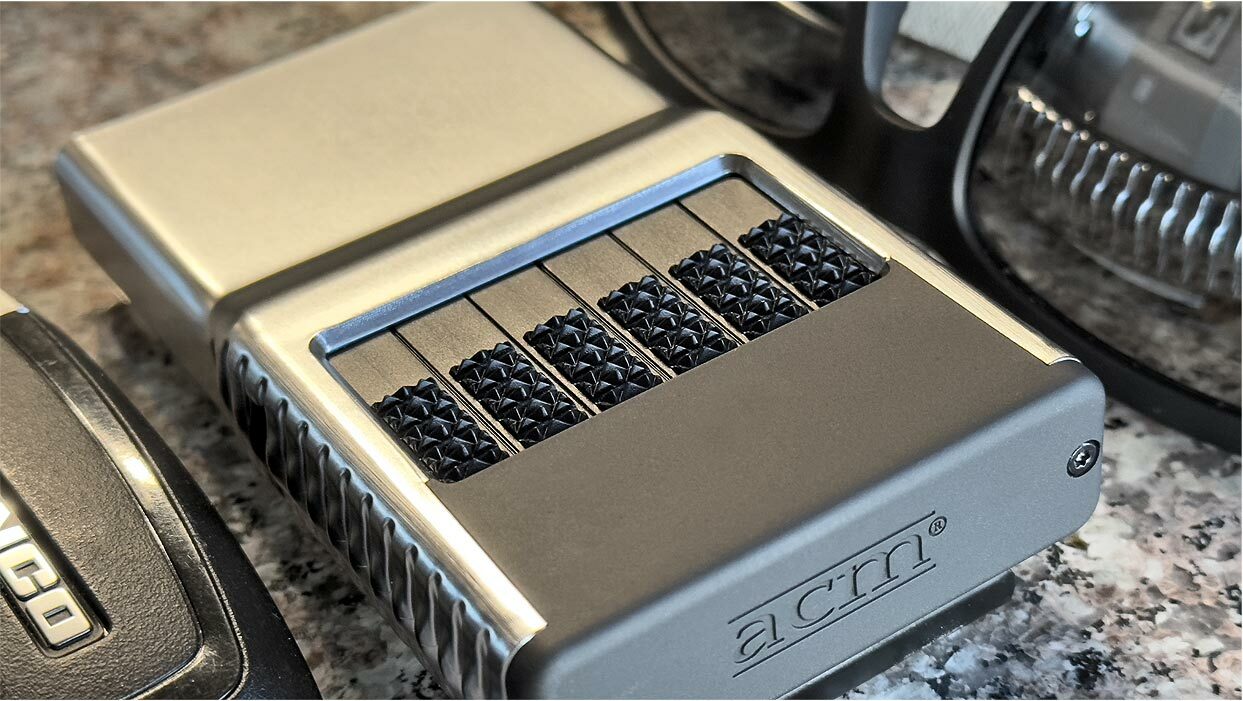 Close up picture of the ACM Wallet ProTek showing precision build, Sharktooth Grip actuator buttons and control grip Ridges on product sides.