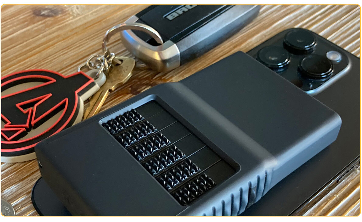 ACM Wallet 3.0 with keys and phone, a metal wallet for men for everyday carry