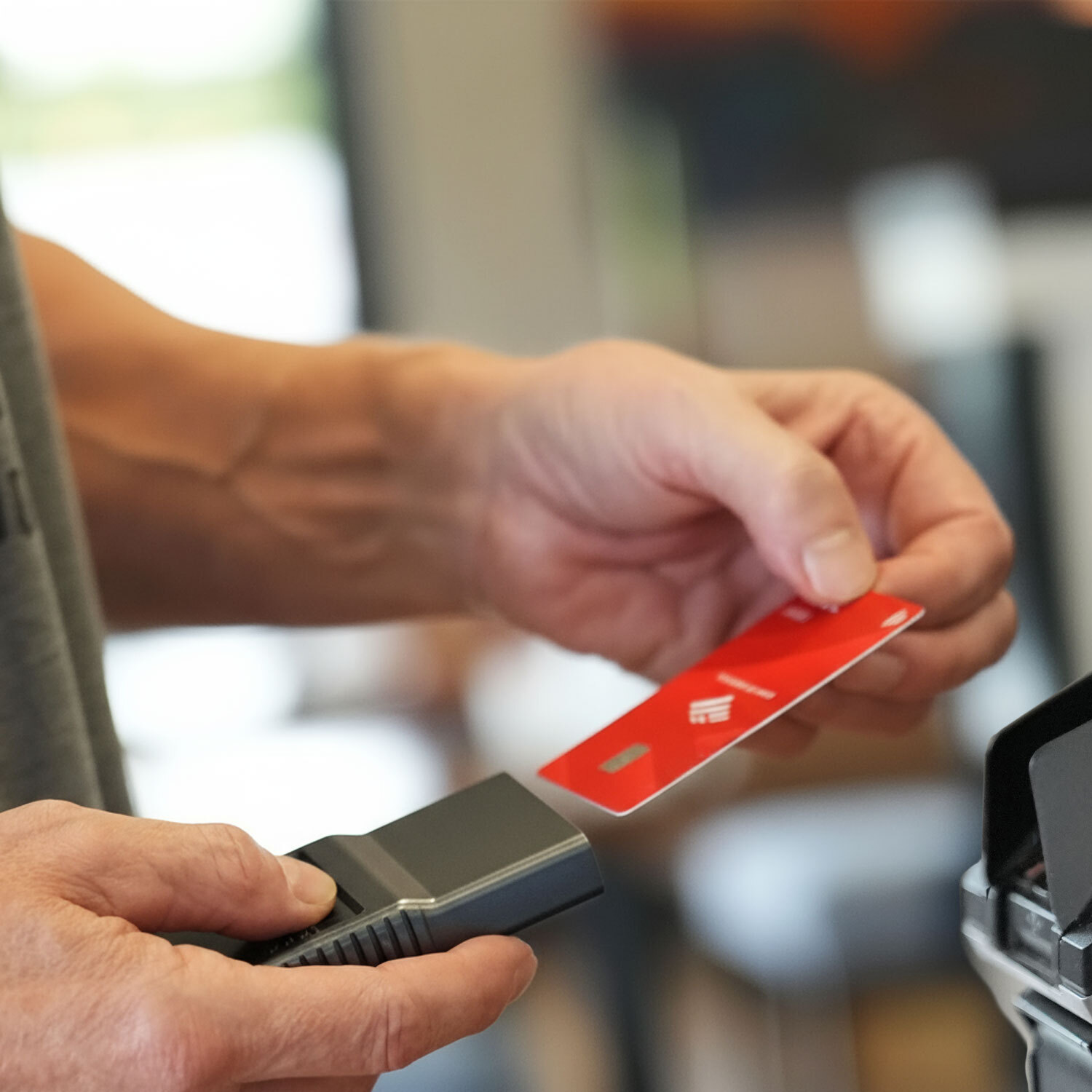 ACM 3.0 Stealth wallet being used at a card reader