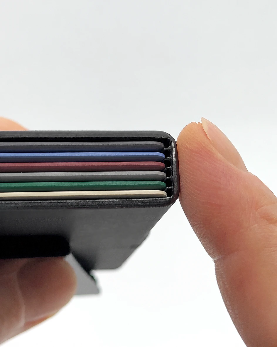 Black Satin 2.0 card-protection features with DirectSelect and separated card storage