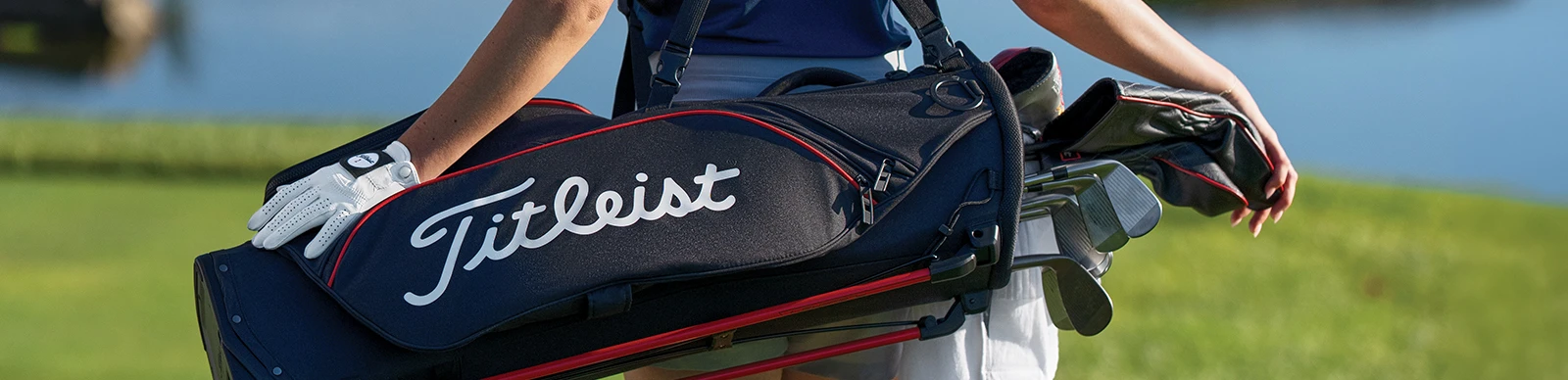 golfer carrying his Titleist golf bag on the course