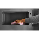 Kitchenaid® Four à micro-ondes à hotte intégrée encastré au design affleurant YKMMF330PPS