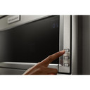 Kitchenaid® Four à micro-ondes à hotte intégrée à profil bas de 900 watts avec trousse de garniture étroite YKMBT5011KS