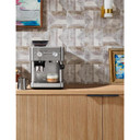 Kitchenaid® Machine à espresso semi-automatique avec moulin à meule KES6551SX