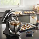 Kitchenaid® Batteur sur socle Artisan® à tête inclinable de 5 pintes KSM150PSBM