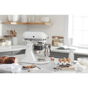 Batteur sur socle à tête inclinable KitchenAid de 4.7 L (5 pintes) de la série Artisan KSM150PSWH
