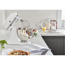 Batteur sur socle à tête inclinable KitchenAid de 4.7 L (5 pintes) de la série Artisan KSM150PSWH
