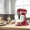 Batteur sur socle à tête inclinable KitchenAid de 4.7 L (5 pintes) de la série Artisan KSM150PSER