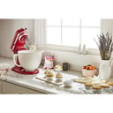 Batteur sur socle à tête inclinable KitchenAid de 4.7 L (5 pintes) de la série Artisan KSM150PSER