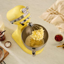 Kitchenaid® Batteur sur socle de la couleur de l’année 2025 Beurre KSM195PSBT