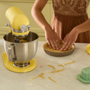Kitchenaid® Batteur sur socle de la couleur de l’année 2025 Beurre KSM195PSBT