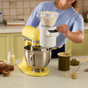 Kitchenaid® Batteur sur socle de la couleur de l’année 2025 Beurre KSM195PSBT