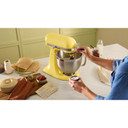 Kitchenaid® Batteur sur socle de la couleur de l’année 2025 Beurre KSM195PSBT