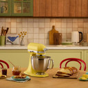 Kitchenaid® Batteur sur socle de la couleur de l’année 2025 Beurre KSM195PSBT
