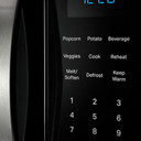 Whirlpool® Four à micro-ondes à hotte intégrée avec cuisson par détection - 1,9 pi cu - 1000 watts YWMMS3230SZ