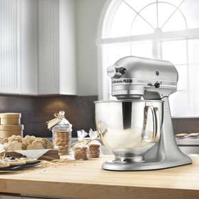 Batteur sur socle à tête  inclinable de la série Artisan KitchenAid, 5 pintes KSM150PSCU