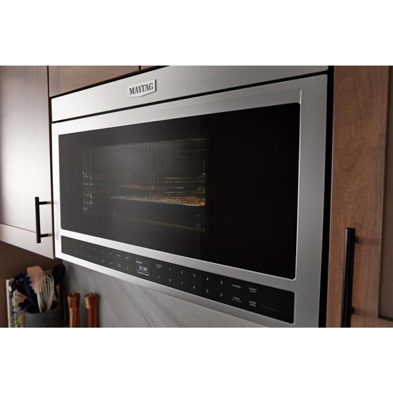Maytag® Four à micro-ondes à hotte intégrée encastré affleurant avec gril YMMMF8030PZ