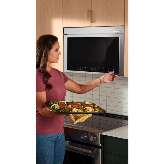 Kitchenaid® Four à micro-ondes à hotte intégrée multifonctions avec modes de capteurs à infrarouges YKMMF730PPS