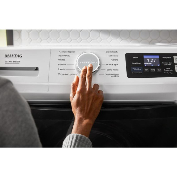 Maytag® Laveuse à chargement frontal intelligente Animal Pet Pro - 5.8 pi cu (C.E.I.) MFW7020RW