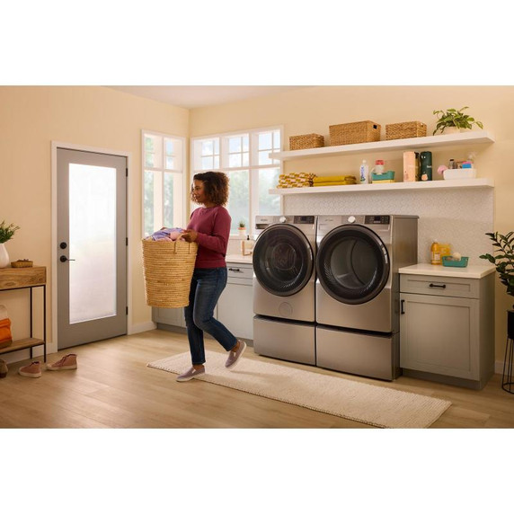Whirlpool® Laveuse à chargement frontal intelligente certifiée ENERGY STAR® avec système de ventilation FreshFlow™ de 5.2 pi cu. C.E.I. WFW5720RR