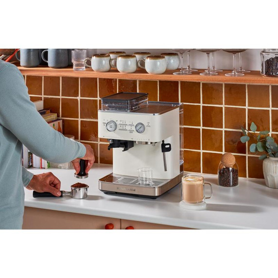 Kitchenaid® Machine à espresso semi-automatique avec moulin à meule KES6551CA