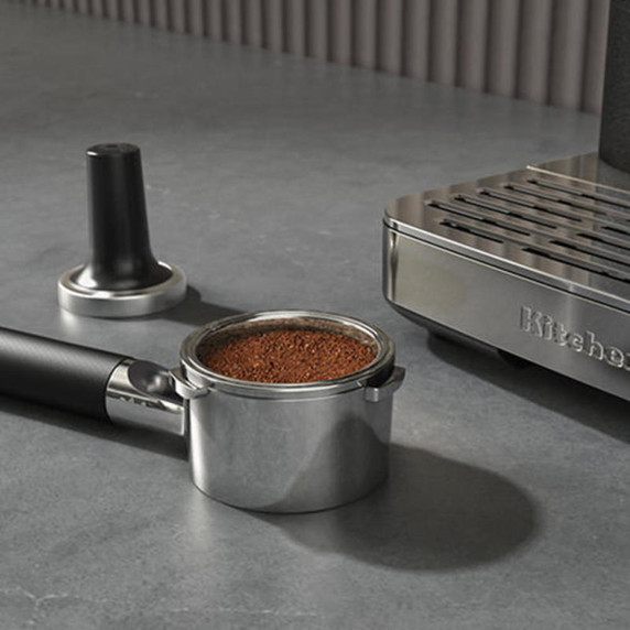 Couleur exclusivement à KitchenAid.ca - Machine à espresso semi-automatique avec moulin à meule KES6551BK