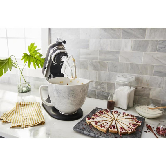Kitchenaid® Batteur sur socle Artisan® à tête inclinable de 5 pintes KSM150PSBM