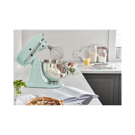 Batteur sur socle à tête inclinable KitchenAid de 4.7 L (5 pintes) de la série Artisan KSM150PSIC