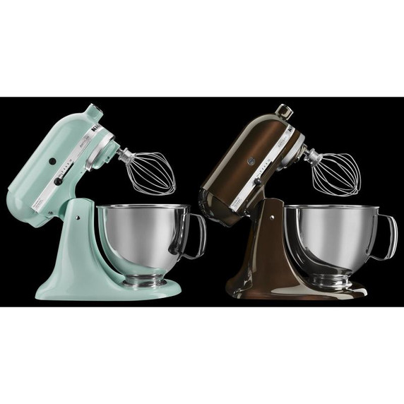 Batteur sur socle à tête inclinable KitchenAid de 4.7 L (5 pintes) de la série Artisan KSM150PSIC