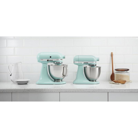 Batteur sur socle à tête inclinable KitchenAid de 4.7 L (5 pintes) de la série Artisan KSM150PSIC