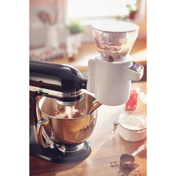 Batteur sur socle à tête inclinable KitchenAid de 4.7 L (5 pintes) de la série Artisan KSM150PSOB