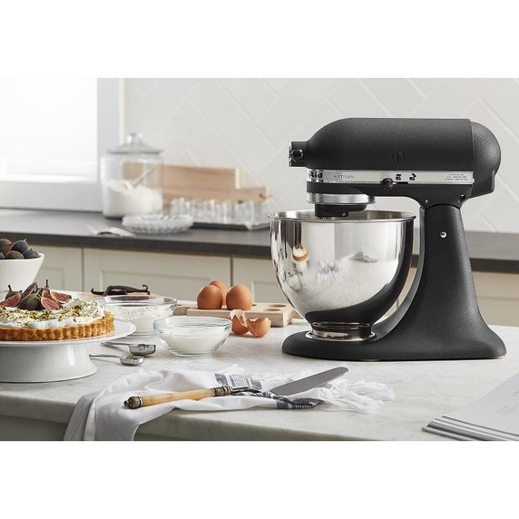 Batteur sur socle à tête inclinable KitchenAid de 4.7 L (5 pintes) de la série Artisan KSM150PSBK