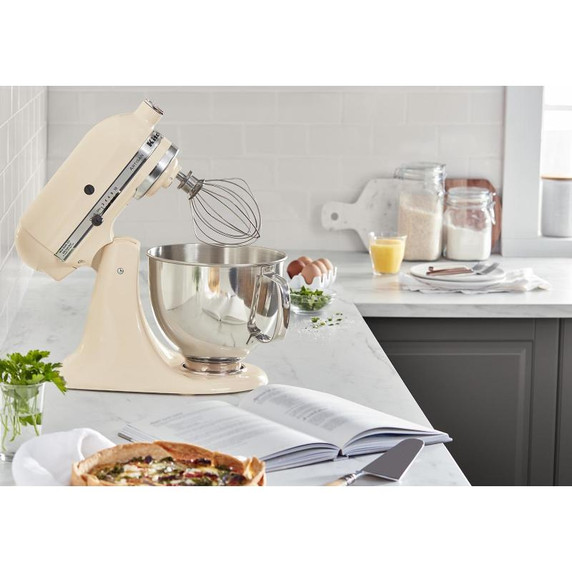 Batteur sur socle à tête inclinable KitchenAid de 4.7 L (5 pintes) de la série Artisan KSM150PSAC