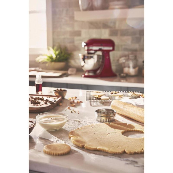 Batteur sur socle à tête inclinable KitchenAid de 4.7 L (5 pintes) de la série Artisan KSM150PSER
