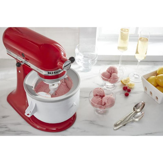Batteur sur socle à tête inclinable KitchenAid de 4.7 L (5 pintes) de la série Artisan KSM150PSER